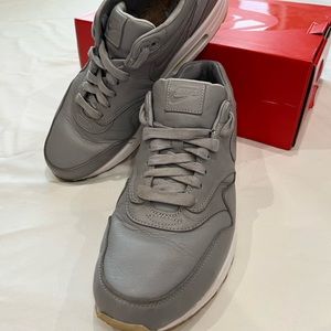 Nike lab air max 1 deluxe